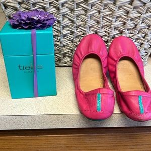 Gently Used Fuschia Tieks Size 8